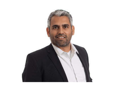 Team member at Netzer working on advanced position sensing technologies